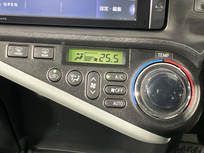 2014 Toyota Aqua DAA-NHP10 (UW-6a1f9b899245b)[29]