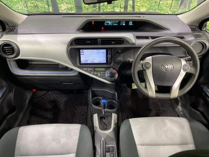 2014 Toyota Aqua DAA-NHP10 (UW-6a1f9b899245b)[27]
