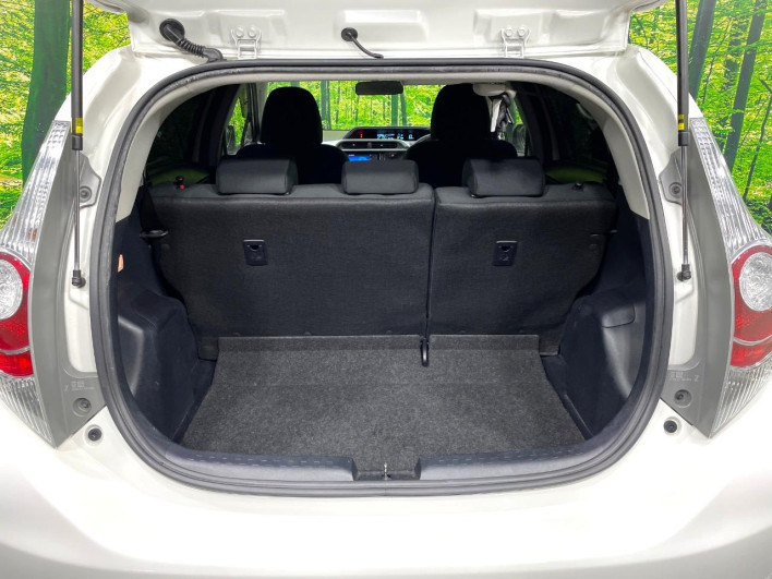 2014 Toyota Aqua DAA-NHP10 (UW-6a1f9b89cc2fe)[13]
