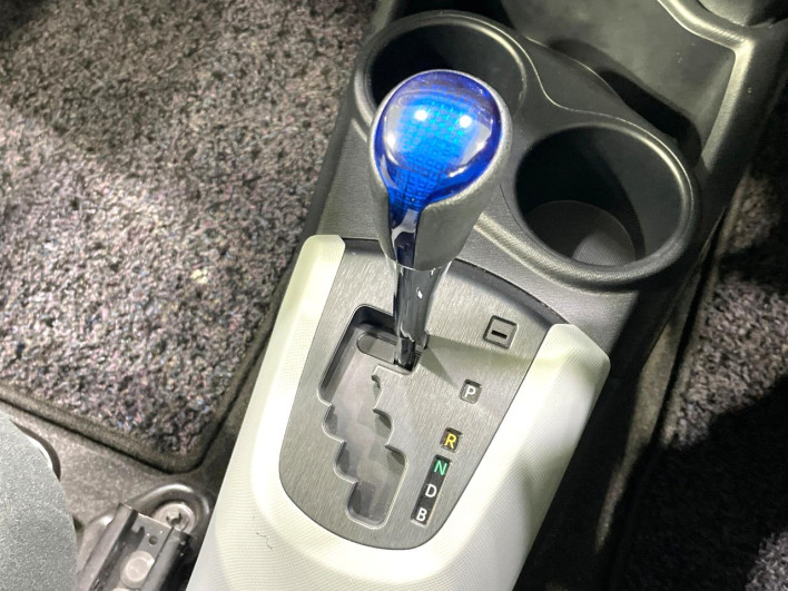 2014 Toyota Aqua DAA-NHP10 (UW-6a1f9b89cc2fe)[24]