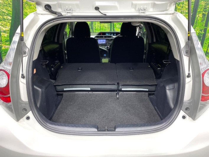 2014 Toyota Aqua DAA-NHP10 (UW-6a1f9b89cc2fe)[15]
