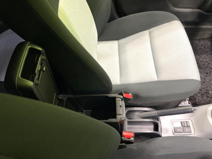 2014 Toyota Aqua DAA-NHP10 (UW-6a1f9b89cc2fe)[28]