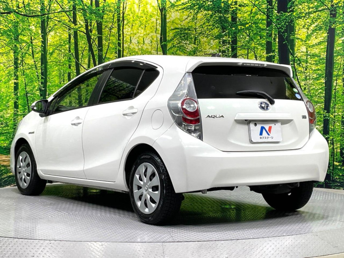 2014 Toyota Aqua DAA-NHP10 (UW-6a1f9b89cc2fe)[7]