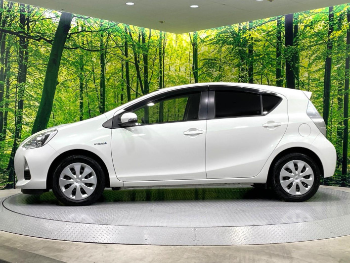 2014 Toyota Aqua DAA-NHP10 (UW-6a1f9b89cc2fe)[6]