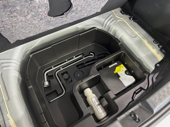 2021 Toyota Aqua 6AA-NHP10 (UW-6a1f9b8c2ab6a)[15]