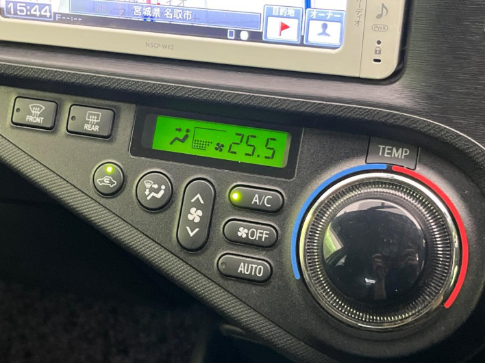 2013 Toyota Aqua DAA-NHP10 (UW-6a1f9b8c75063)[24]