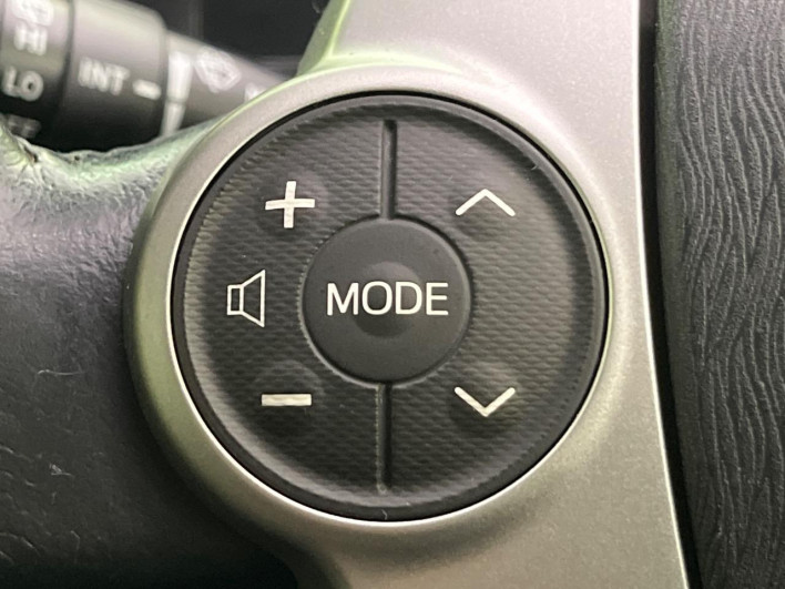 2013 Toyota Aqua DAA-NHP10 (UW-6a1f9b8c75063)[23]