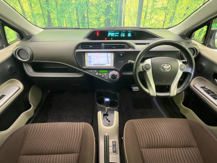 2013 Toyota Aqua DAA-NHP10 (UW-6a1f9b8c75063)[12]