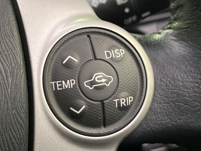 2013 Toyota Aqua DAA-NHP10 (UW-6a1f9b8c75063)[22]