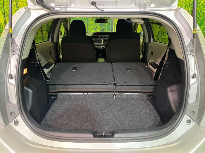 2013 Toyota Aqua DAA-NHP10 (UW-6a1f9b8c75063)[9]