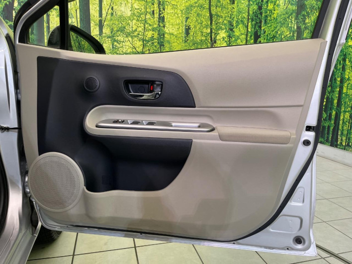 2013 Toyota Aqua DAA-NHP10 (UW-6a1f9b8c75063)[14]