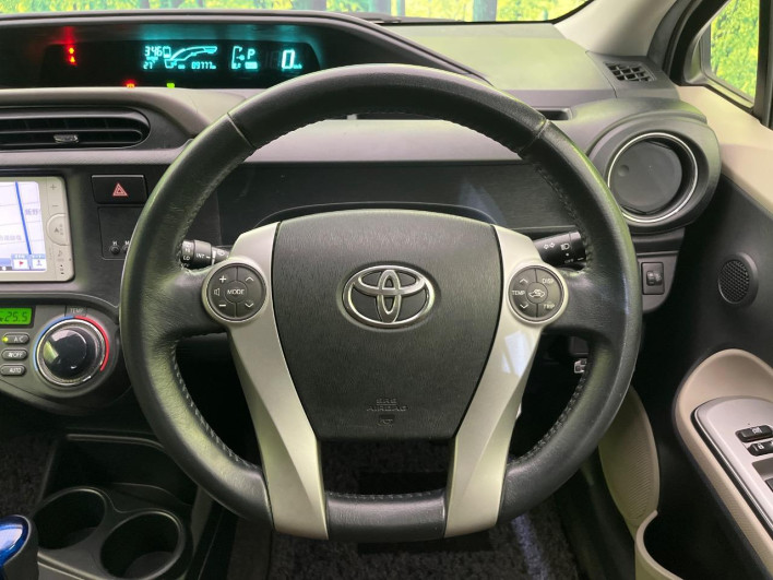 2013 Toyota Aqua DAA-NHP10 (UW-6a1f9b8c75063)[13]