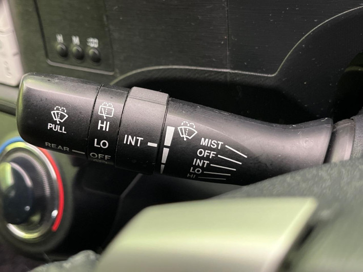 2013 Toyota Aqua DAA-NHP10 (UW-6a1f9b8c75063)[21]