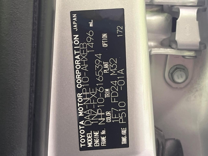 2013 Toyota Aqua DAA-NHP10 (UW-6a1f9b8c75063)[1]
