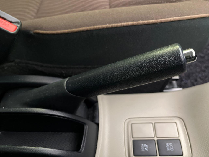 2013 Toyota Aqua DAA-NHP10 (UW-6a1f9b8c75063)[28]