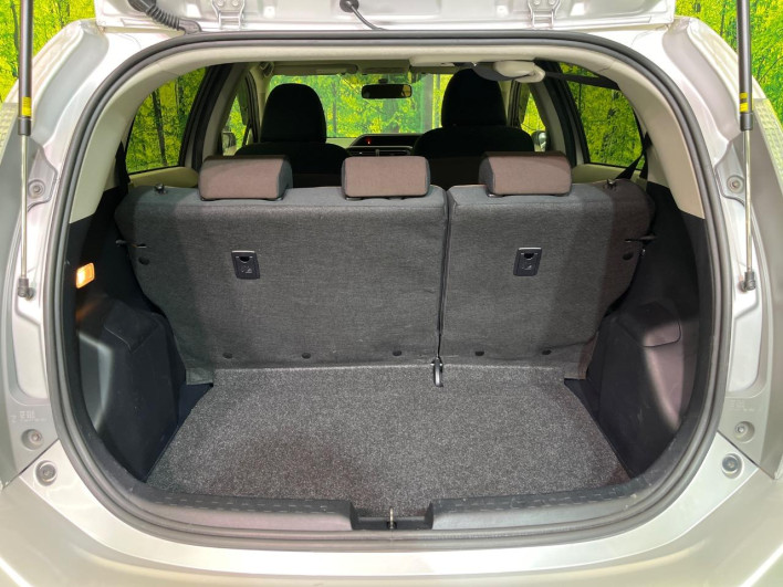 2013 Toyota Aqua DAA-NHP10 (UW-6a1f9b8c75063)[8]