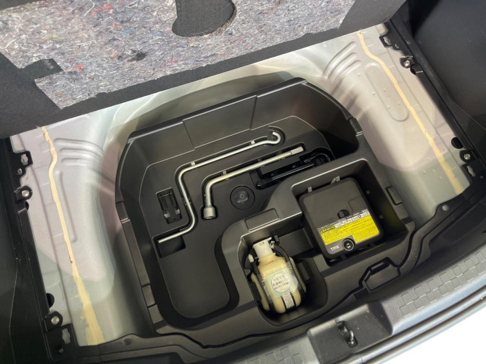 2015 Toyota Aqua DAA-NHP10 (UW-6a1f9b8e54e7a)[20]