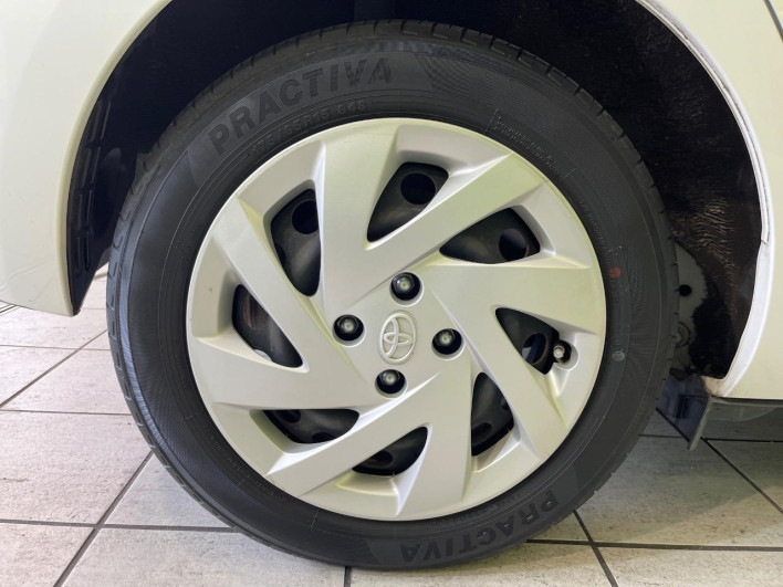 2015 Toyota Aqua DAA-NHP10 (UW-6a1f9b8e54e7a)[22]