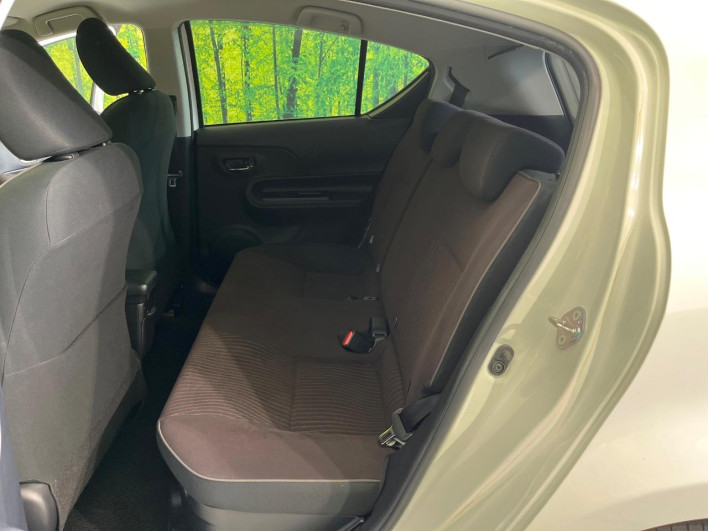 2015 Toyota Aqua DAA-NHP10 (UW-6a1f9b8e54e7a)[9]