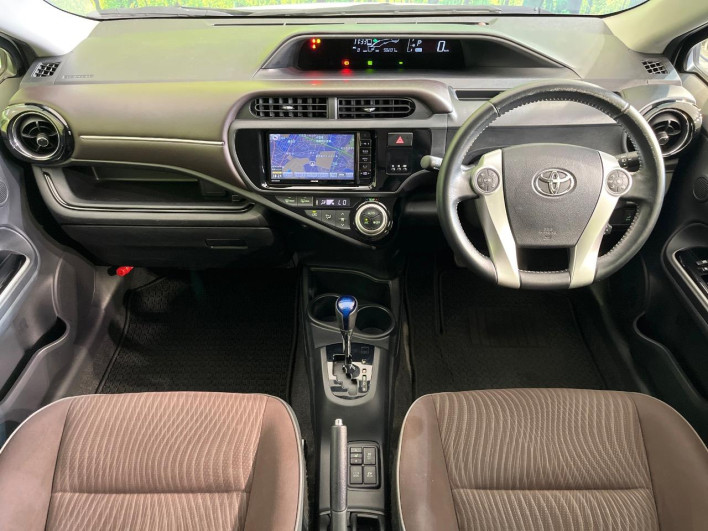 2015 Toyota Aqua DAA-NHP10 (UW-6a1f9b8e54e7a)[27]