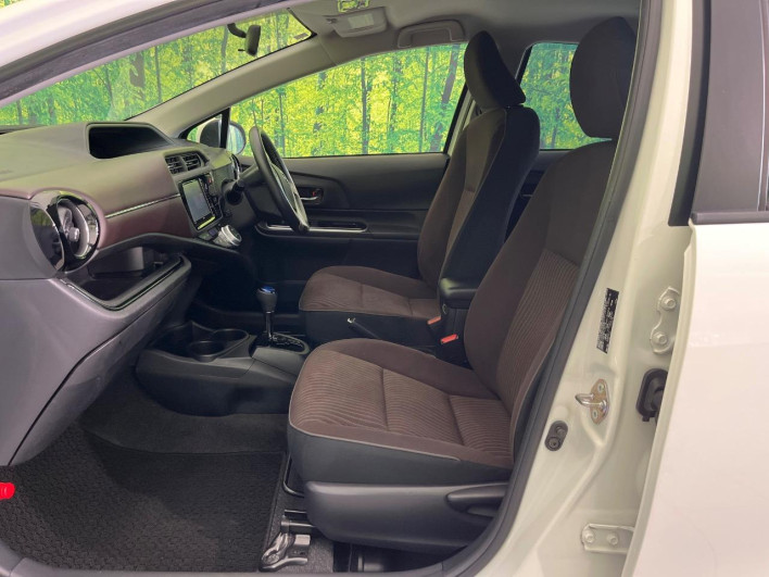 2015 Toyota Aqua DAA-NHP10 (UW-6a1f9b8e54e7a)[13]