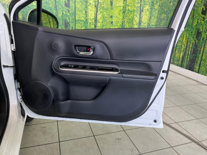 2015 Toyota Aqua DAA-NHP10 (UW-6a1f9b8e54e7a)[24]
