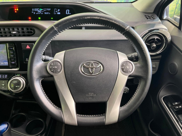 2015 Toyota Aqua DAA-NHP10 (UW-6a1f9b8e54e7a)[28]