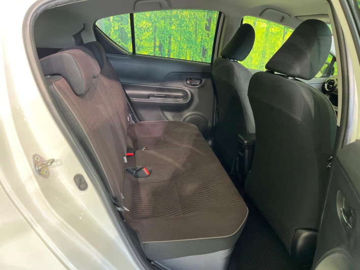 2015 Toyota Aqua DAA-NHP10 (UW-6a1f9b8e54e7a)[26]