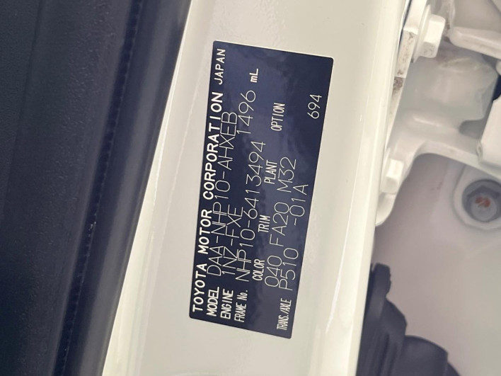2015 Toyota Aqua DAA-NHP10 (UW-6a1f9b8e54e7a)[1]