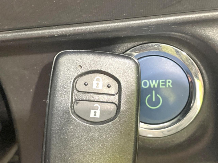 2015 Toyota Aqua DAA-NHP10 (UW-6a1f9b8ee147c)[13]