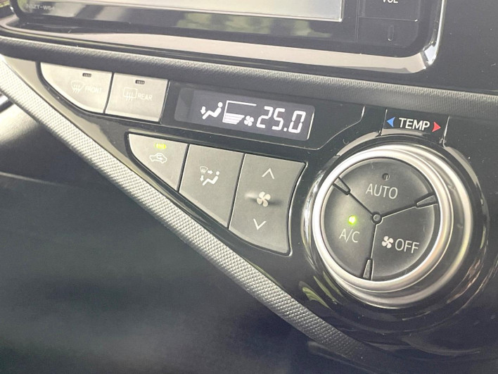 2015 Toyota Aqua DAA-NHP10 (UW-6a1f9b8ee147c)[26]