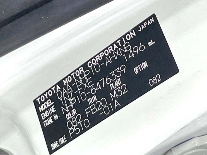 2015 Toyota Aqua DAA-NHP10 (UW-6a1f9b8ee147c)[1]