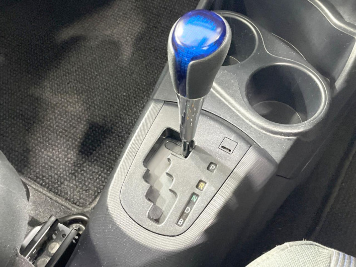 2015 Toyota Aqua DAA-NHP10 (UW-6a1f9b8ee147c)[20]