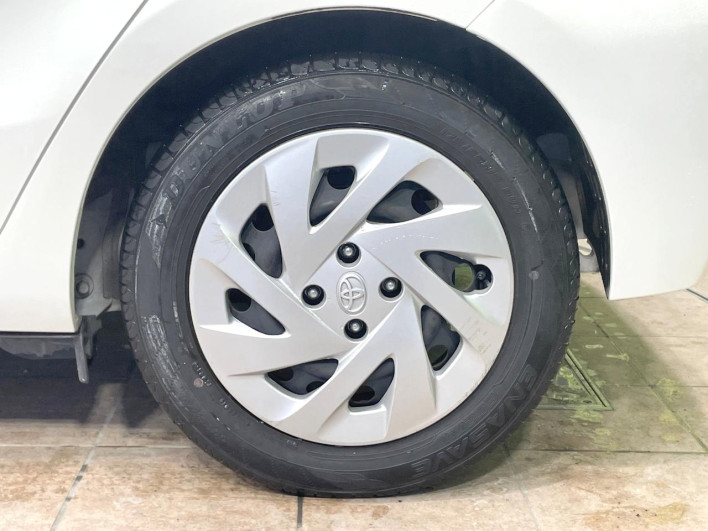 2015 Toyota Aqua DAA-NHP10 (UW-6a1f9b8ee147c)[4]