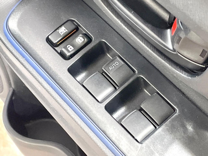 2015 Toyota Aqua DAA-NHP10 (UW-6a1f9b8ee147c)[12]
