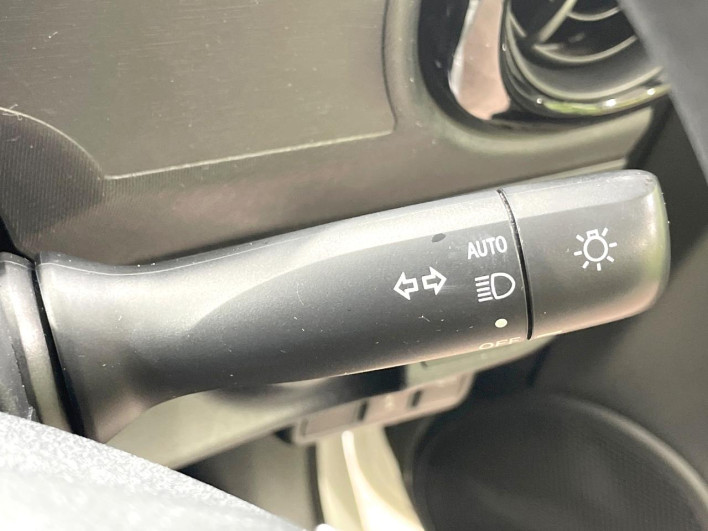 2015 Toyota Aqua DAA-NHP10 (UW-6a1f9b8ee147c)[16]