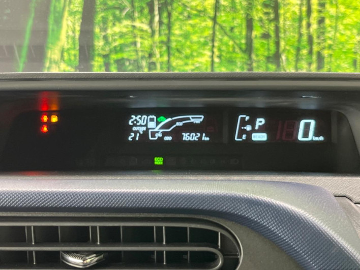 2017 Toyota Aqua DAA-NHP10 (UW-6a1f9b8f62607)[9]