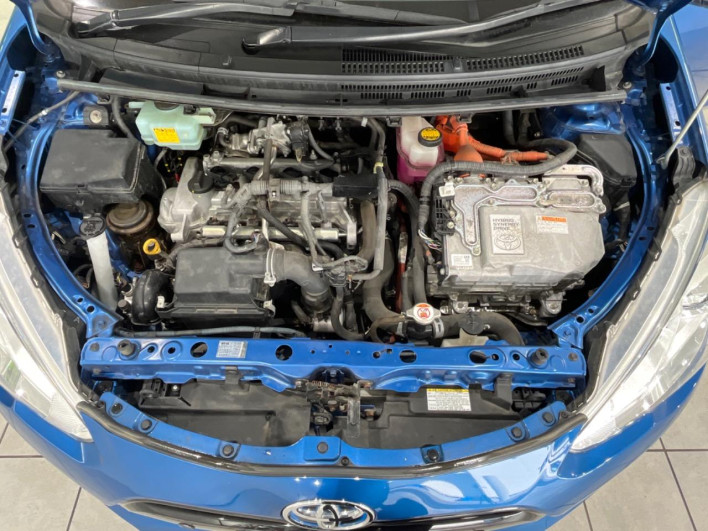 2017 Toyota Aqua DAA-NHP10 (UW-6a1f9b8f62607)[4]