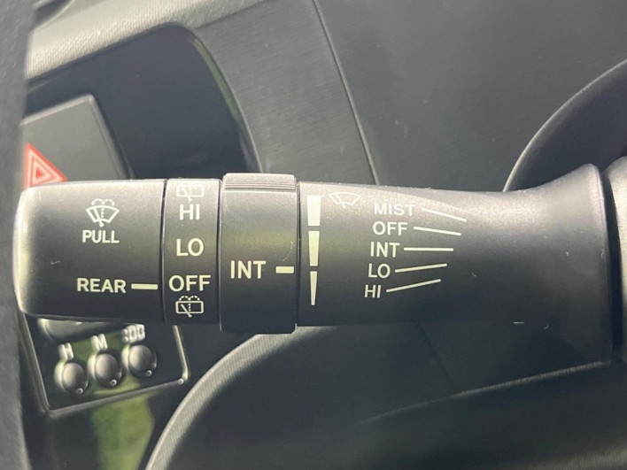 2017 Toyota Aqua DAA-NHP10 (UW-6a1f9b8f62607)[13]