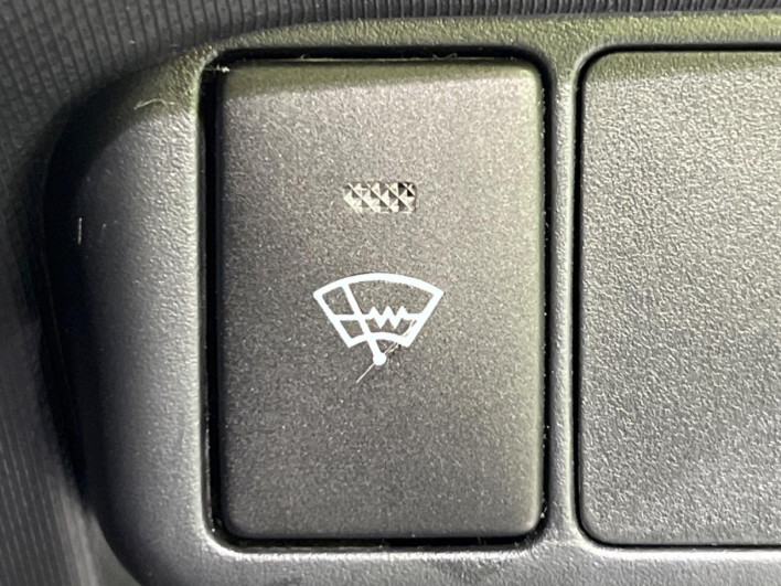 2017 Toyota Aqua DAA-NHP10 (UW-6a1f9b8f62607)[16]