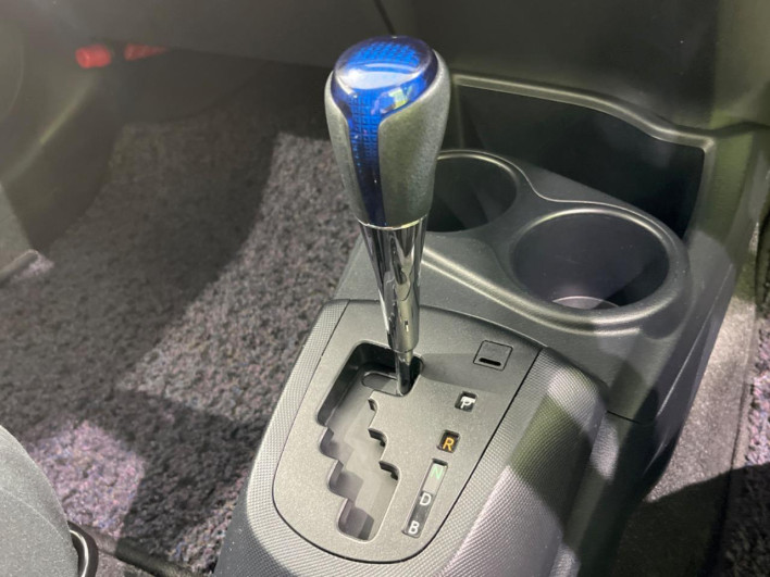 2017 Toyota Aqua DAA-NHP10 (UW-6a1f9b8f62607)[11]