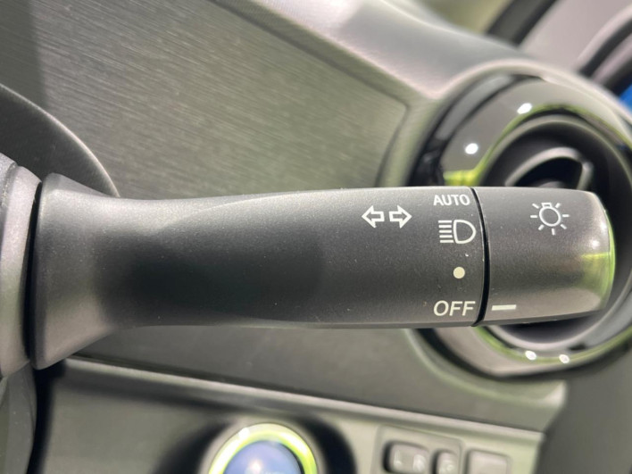 2017 Toyota Aqua DAA-NHP10 (UW-6a1f9b8f62607)[14]