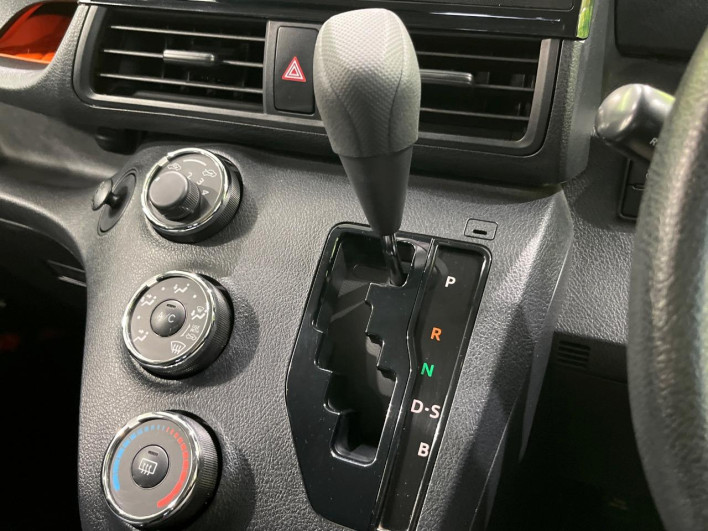 2016 Toyota Sienta DBA-NSP170G (UW-6a1f9b96253f1)[8]