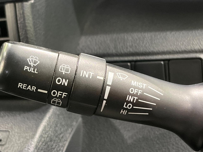 2016 Toyota Sienta DBA-NSP170G (UW-6a1f9b96253f1)[19]