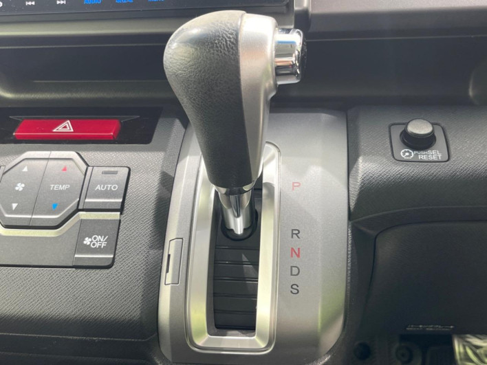 2014 Honda Stepwgn Spada DBA-RK6 (UW-6a1f9ba816574)[20]
