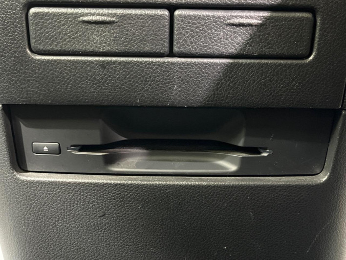 2016 Nissan Elgrand DBA-TE52 (UW-6a1f9bc86ab2e)[20]