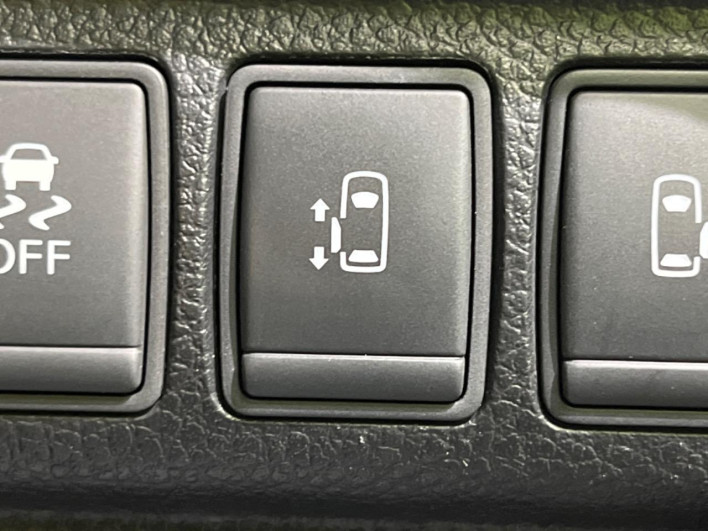 2016 Nissan Elgrand DBA-TE52 (UW-6a1f9bc86ab2e)[15]