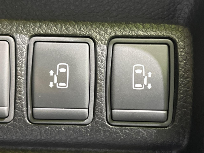 2016 Nissan Elgrand DBA-TE52 (UW-6a1f9bc86ab2e)[12]