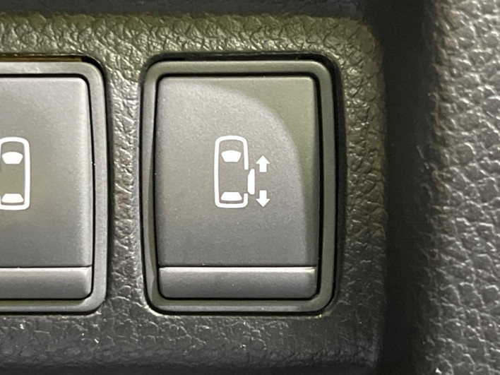 2016 Nissan Elgrand DBA-TE52 (UW-6a1f9bc86ab2e)[16]