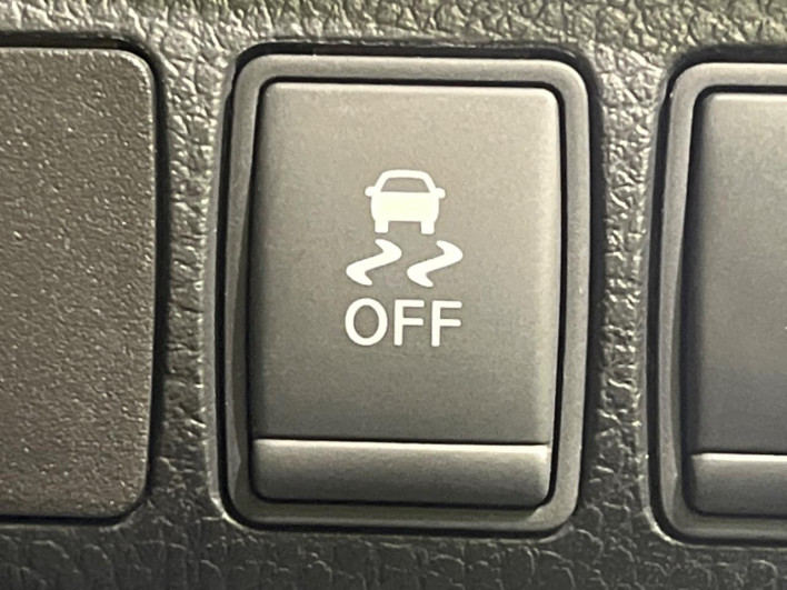 2016 Nissan Elgrand DBA-TE52 (UW-6a1f9bc86ab2e)[13]